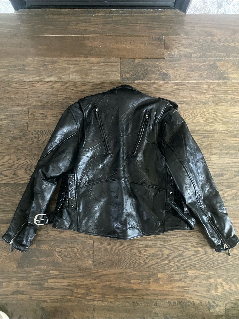 Vintage-Style Black Leather Bomber Jacket - Picture 4 of 7
